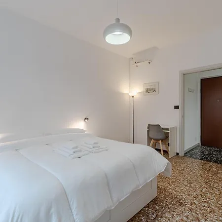 Guesthost - Comfy Flat In