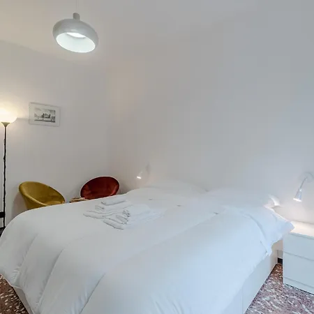 Guesthost - Comfy Flat In Appartement Turin