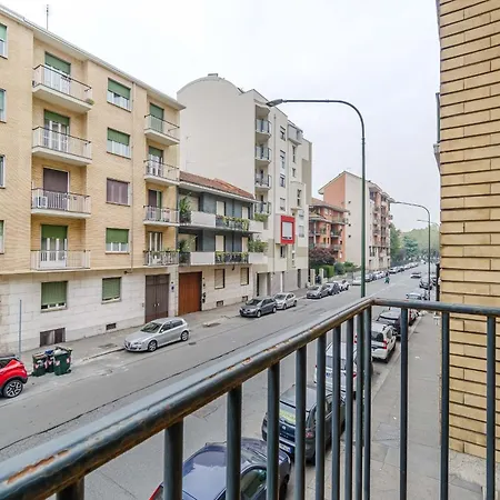 Guesthost - Comfy Flat In Τορίνο