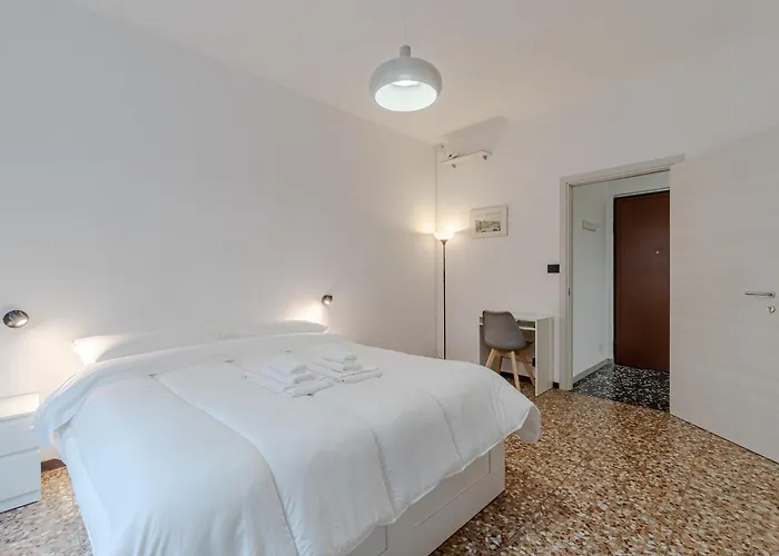 Guesthost - Comfy Flat In