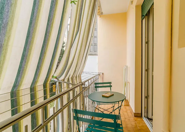 Guesthost - Comfy Flat In Appartamento