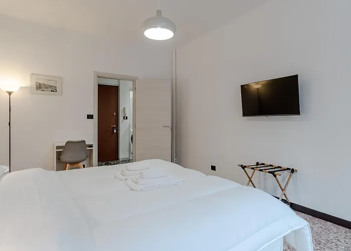Guesthost - Comfy Flat In Appartamento *