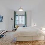 Guesthost - Comfy Flat In