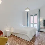 Guesthost - Comfy Flat In Appartement *