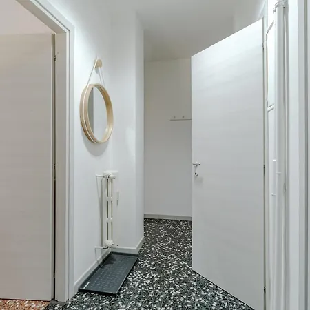 Guesthost - Comfy Flat In *