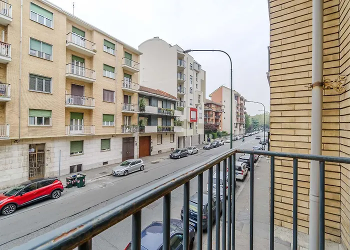Guesthost - Comfy Flat In تورينو