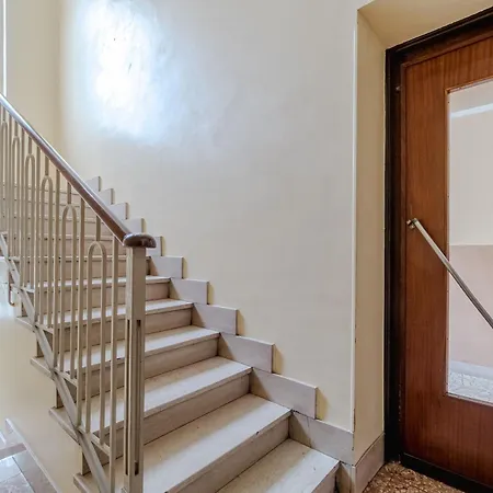 Guesthost - Comfy Flat In * Torino